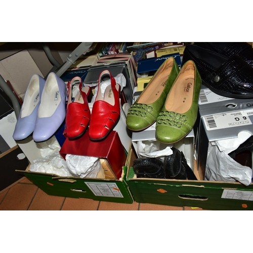 572 - SIX BOXES OF ASSORTED LADIES SHOES comprising over fifty pairs of assorted ladies shoes and sandals,... 