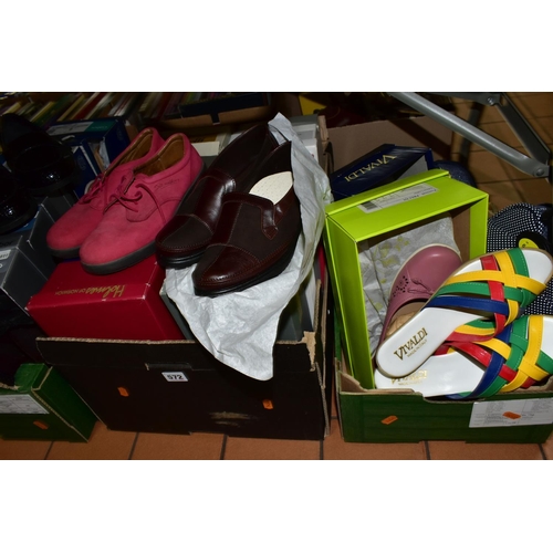 572 - SIX BOXES OF ASSORTED LADIES SHOES comprising over fifty pairs of assorted ladies shoes and sandals,... 