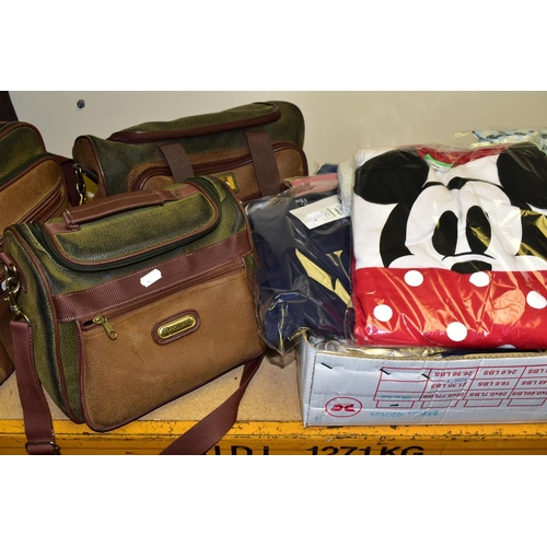 576 - A BOX AND LOOSE CLOTHING, LUGGAGE AND A RUG, to include a large dark brown Skyflite suitcase, three ... 