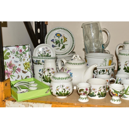 577 - A QUANTITY OF PORTMEIRION BOTANIC GARDEN PATTERN TABLE AND GIFTWARE, comprising a boxed set of four ... 