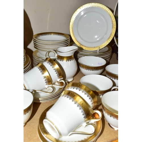 586 - A SIXTY NINE PIECE ROYAL GRAFTON 'REGAL' DINNER SERVICE, comprising six dinner plates, six dessert p... 