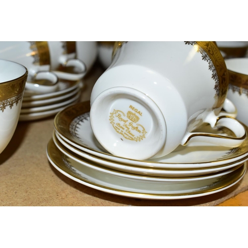 586 - A SIXTY NINE PIECE ROYAL GRAFTON 'REGAL' DINNER SERVICE, comprising six dinner plates, six dessert p... 