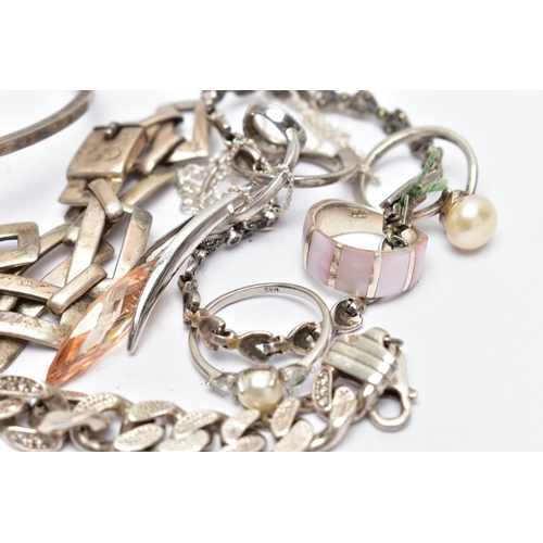 43 - AN ASSORTMENT OF SILVER AND WHITE METAL JEWELLERY, to include a silver curb bracelet, grain set with... 