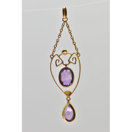 10 - AN EARLY 20TH CENTURY 9CT YELLOW GOLD AMETHYST AND SPLIT PEARL PENDANT, TOGETHER WITH A PAIR OF EARL... 