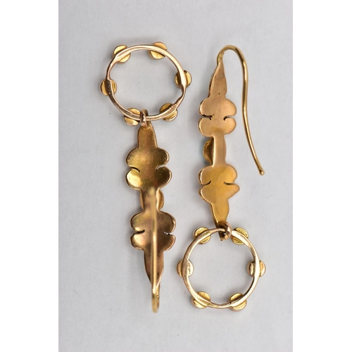 10 - AN EARLY 20TH CENTURY 9CT YELLOW GOLD AMETHYST AND SPLIT PEARL PENDANT, TOGETHER WITH A PAIR OF EARL... 