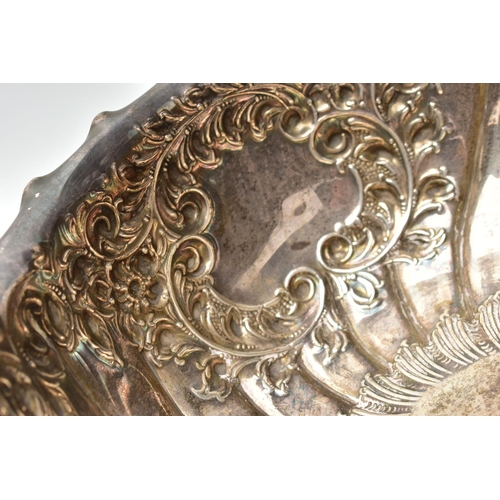 102 - AN EDWARDIAN SILVER ROSE BOWL, wavy rim over wrythen and foliate repousse decoration, vacant cartouc... 