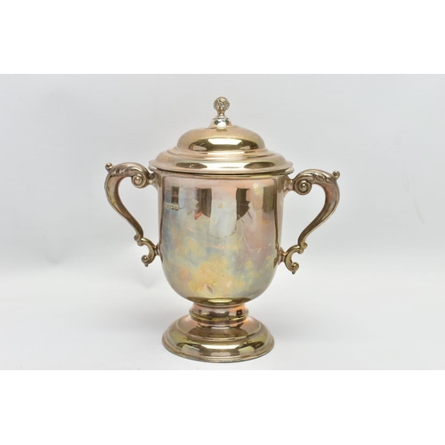 24 - A GEORGE V SILVER TWIN HANDLED TROPHY CUP AND COVER, the pull off domed cover with foliate ball fini... 