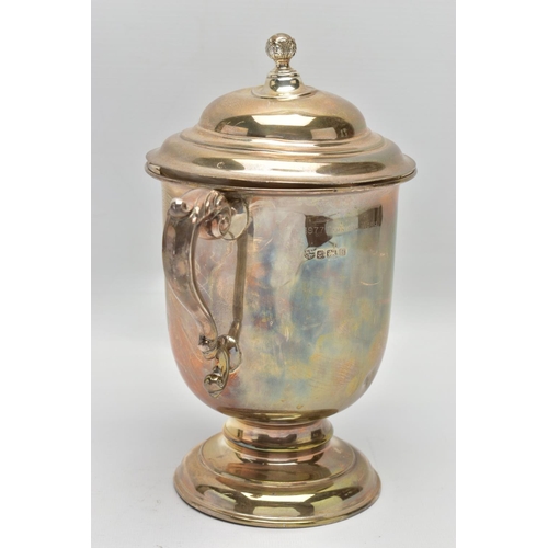 24 - A GEORGE V SILVER TWIN HANDLED TROPHY CUP AND COVER, the pull off domed cover with foliate ball fini... 