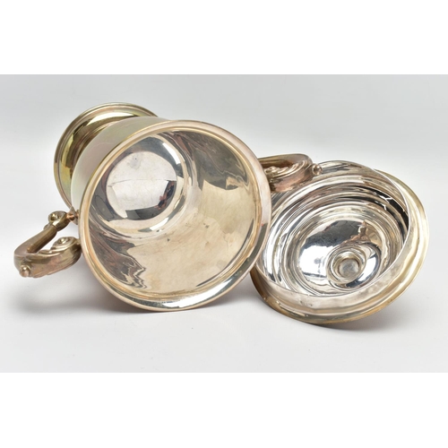 24 - A GEORGE V SILVER TWIN HANDLED TROPHY CUP AND COVER, the pull off domed cover with foliate ball fini... 