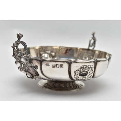 36 - A PAIR OF LATE VICTORIAN OPEN SALTS OF CAULDRON FORM AND A LATE VICTORIAN TWIN HANDLED PEDESTAL BONB... 