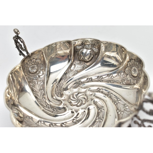 36 - A PAIR OF LATE VICTORIAN OPEN SALTS OF CAULDRON FORM AND A LATE VICTORIAN TWIN HANDLED PEDESTAL BONB... 