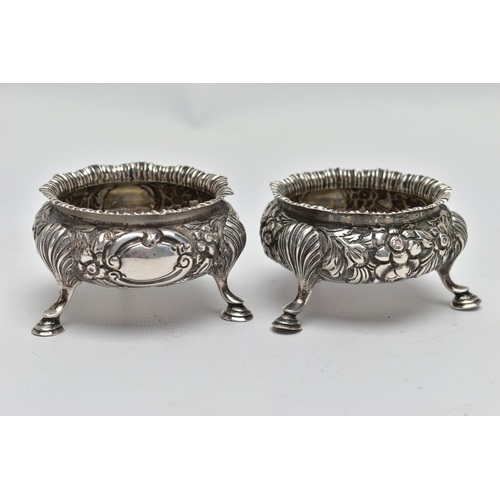 36 - A PAIR OF LATE VICTORIAN OPEN SALTS OF CAULDRON FORM AND A LATE VICTORIAN TWIN HANDLED PEDESTAL BONB... 