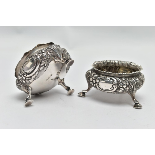 36 - A PAIR OF LATE VICTORIAN OPEN SALTS OF CAULDRON FORM AND A LATE VICTORIAN TWIN HANDLED PEDESTAL BONB... 