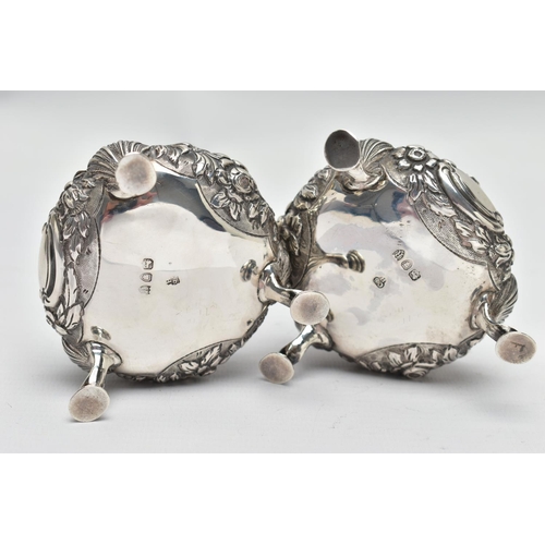 36 - A PAIR OF LATE VICTORIAN OPEN SALTS OF CAULDRON FORM AND A LATE VICTORIAN TWIN HANDLED PEDESTAL BONB... 