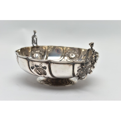 36 - A PAIR OF LATE VICTORIAN OPEN SALTS OF CAULDRON FORM AND A LATE VICTORIAN TWIN HANDLED PEDESTAL BONB... 