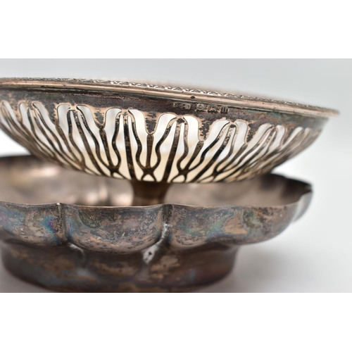 43 - AN ELIZABETH II SILVER DISH OF WAVY OUTLINE AND A GEORGE V PIERCED SILVER PEDESTAL DISH, the wavy di... 