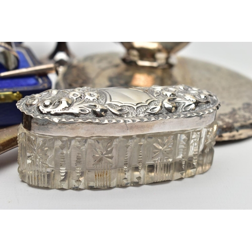 47 - A PARCEL OF LATE 19TH AND 20TH CENTURY SILVER, comprising a cased pair of Elizabeth II oval napkin r... 