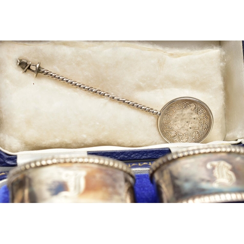 47 - A PARCEL OF LATE 19TH AND 20TH CENTURY SILVER, comprising a cased pair of Elizabeth II oval napkin r... 