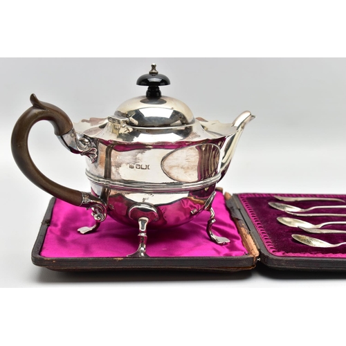 50 - AN EARLY 20TH CENTURY SILVER TEAPOT AND A SET OF SIX GEORGE V SILVER COFFEE SPOONS IN AN UNASSOCIATE... 