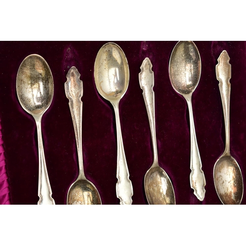 50 - AN EARLY 20TH CENTURY SILVER TEAPOT AND A SET OF SIX GEORGE V SILVER COFFEE SPOONS IN AN UNASSOCIATE... 