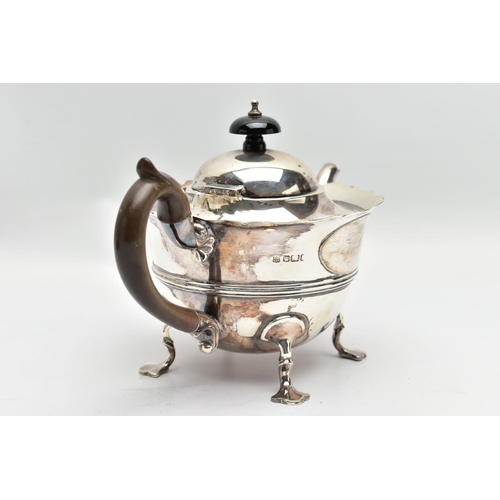 50 - AN EARLY 20TH CENTURY SILVER TEAPOT AND A SET OF SIX GEORGE V SILVER COFFEE SPOONS IN AN UNASSOCIATE... 