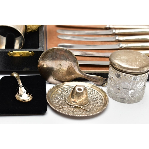 59 - A PARCEL OF 19TH AND 20TH CENTURY SILVER, including a George V oval purse on chain with circular fin... 