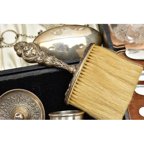 59 - A PARCEL OF 19TH AND 20TH CENTURY SILVER, including a George V oval purse on chain with circular fin... 