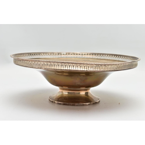 70 - A GEORGE V SILVER CIRCULAR PEDESTAL BOWL WITH PIERCED RIM, egg and dart rim, dished centre, makers Z... 