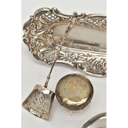 90 - A SELECTION OF EARLY 20TH CENTURY SILVER AND WHITE METAL ITEMS, to include a silver pen tray, with s... 