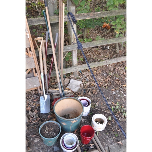 1004 - A SELECTION OF GARDEN ITEMS, to include three garden brushes, spades, forks etc, along with various ... 