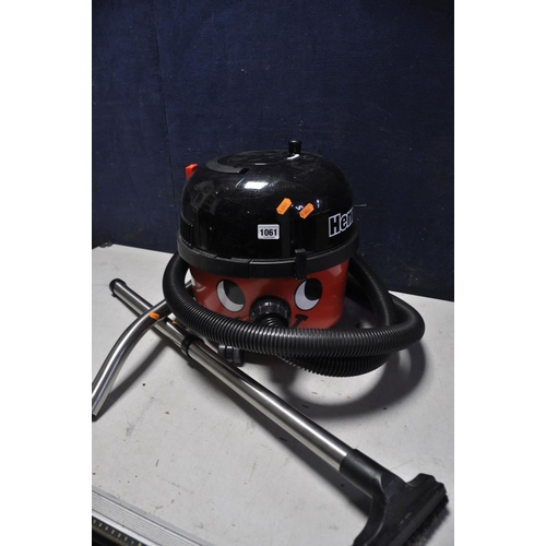 1061 - A HENRY HVR200 VACUUM CLEANER missing brush bar (PAT pass and working)