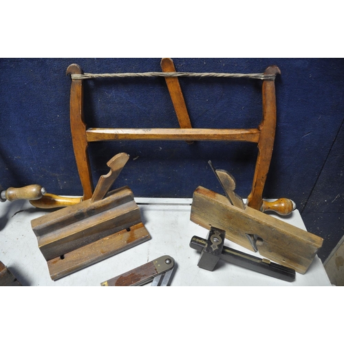 1064 - A COLLECTION OF VINTAGE TOOLS to include Wooden 86b vice, Record Stillson's, three vintage wooden pl... 