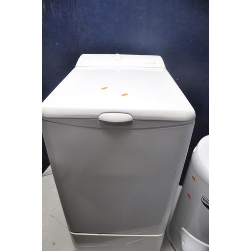 1079 - WHITE KNIGHT 28009W SPIN DRYER along with a Blomberg TL45TD reverse action dryer (both PAT pass and ... 