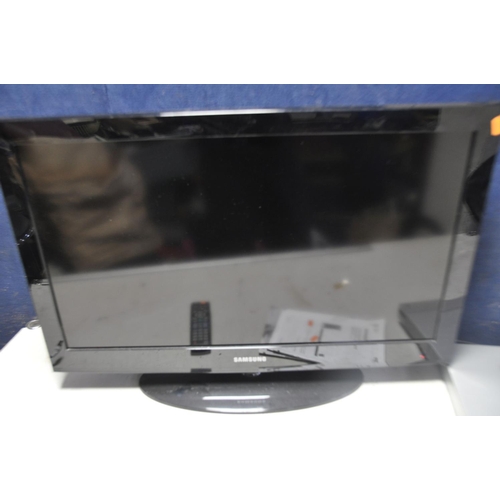 1089 - A SAMSUNG LE32D403E2W 32in TV with remote along with a Panasonic DVD-S75 DVD player (both PAT pass a... 