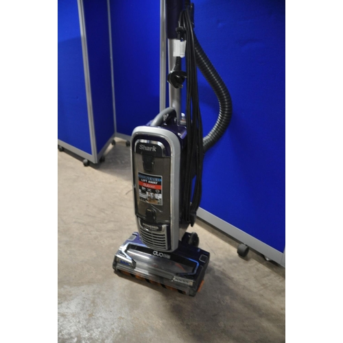 1110 - A SHARK AX910UK40 VACUUM (PAT pass and working)