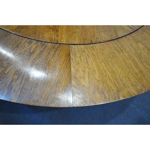 1215 - A SEILER LIEGNITZER RINGTISCH CIRCULAR OAK DINING TABLE, c1920, with extending leaves that open with... 