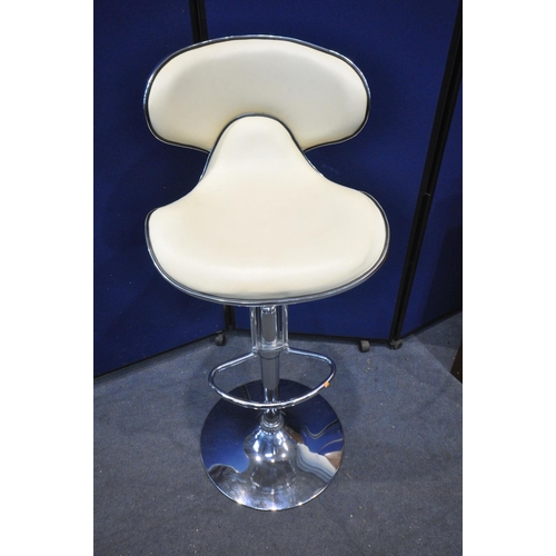 1389 - A CREAM LEATHERETTE RISE AND FALL BAR STOOL, maximum height 110cm x lowest height 89cm (condition - ... 