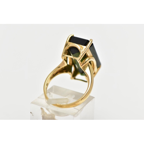 1 - AN 18CT YELLOW GOLD, GREEN TOURMALINE RING, designed with a rectangular cut deep green tourmaline me... 