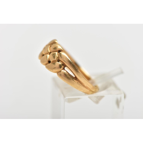 106 - EARLY 20TH CENTURY GOLD RING, a yellow gold ring with a woven design leading onto bifurcated shoulde... 