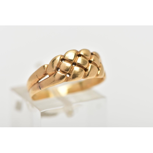 106 - EARLY 20TH CENTURY GOLD RING, a yellow gold ring with a woven design leading onto bifurcated shoulde... 