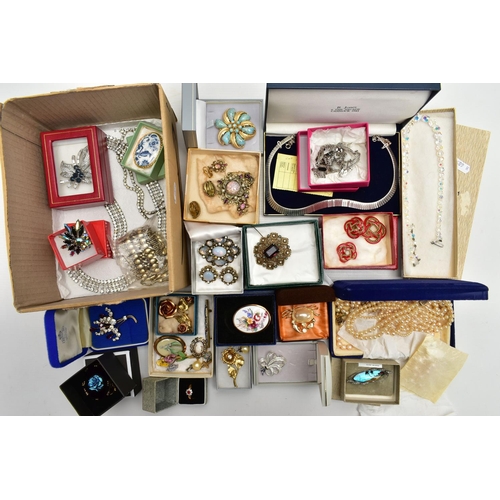 115 - A BOX OF ASSORTED COSTUME JEWELLERY, to include a white metal and butterfly wing brooch, stamped ste... 