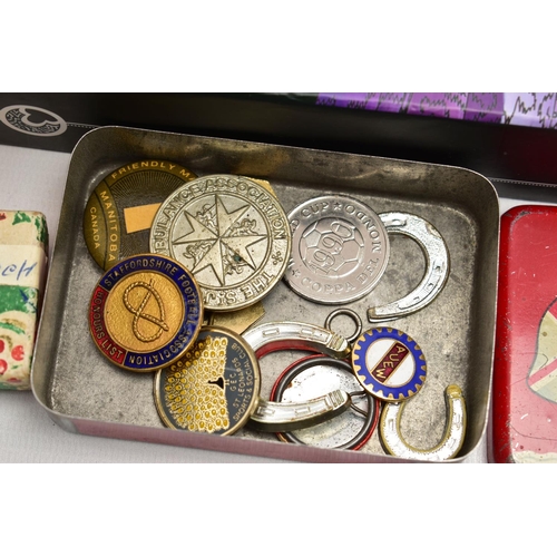 124 - A BOX OF ASSORTED JEWELLERY ITEMS, to include imitation pearls, two yellow metal articulated bracele... 