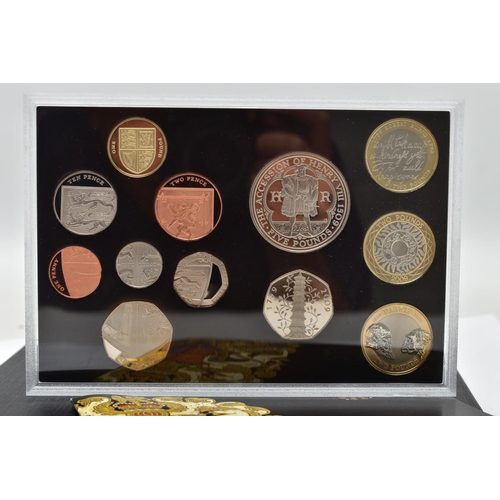 138 - A SMALL PACKAGE CONTAINING A BRONZE MEDAL FOR ELIZABETH II CORONATION, In box of issue with a five p... 