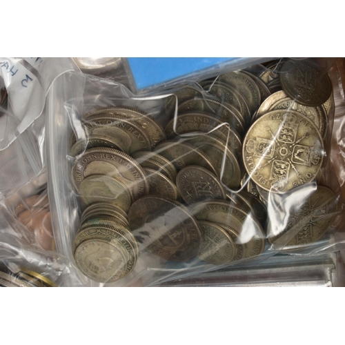 139 - A SHOE BOX CONTAINING COINS AND COMMEMORATIVES, to include 20th century UK coins with over 500 grams... 