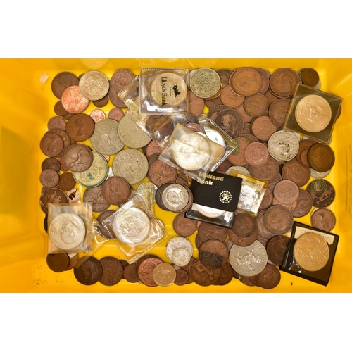 140 - A YELLOW PLASTIC TUB CONTAINING MIXED COINS AND COMMEMORATIVES, to include two Festival of Britain G... 