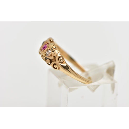 39 - AN EARLY 20TH CENTURY 18CT GOLD RUBY AND DIAMOND RING, set with a central circular cut ruby, flanked... 