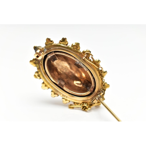 63 - AN EARLY 20TH CENTURY GOLD ETRUSCAN BROOCH, a yellow gold brooch of oval form, domed centre with tex... 