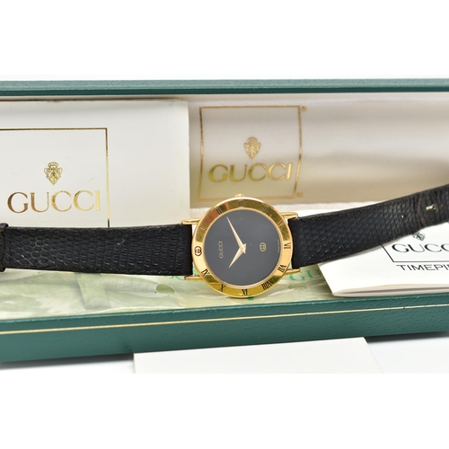 67 - A 'GUCCI' QUARTZ WRISTWATCH, round black dial signed 'Gucci, Swiss Made', gold tone hands, Roman num... 