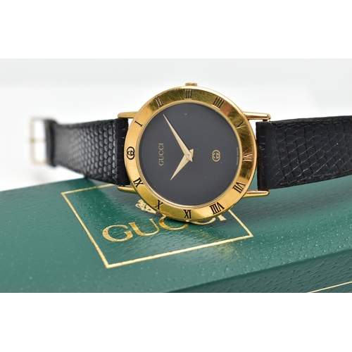 67 - A 'GUCCI' QUARTZ WRISTWATCH, round black dial signed 'Gucci, Swiss Made', gold tone hands, Roman num... 