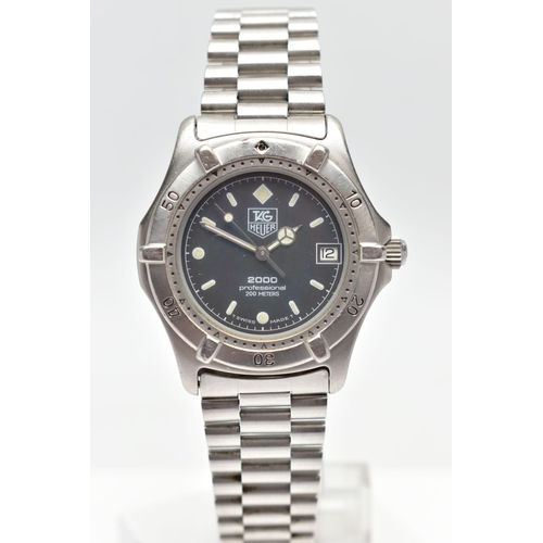 69 - A 'TAG HEUER' QUARTZ WRISTWATCH, round black dial signed 'Tag Heuer, 2000 professional 200 metres', ... 